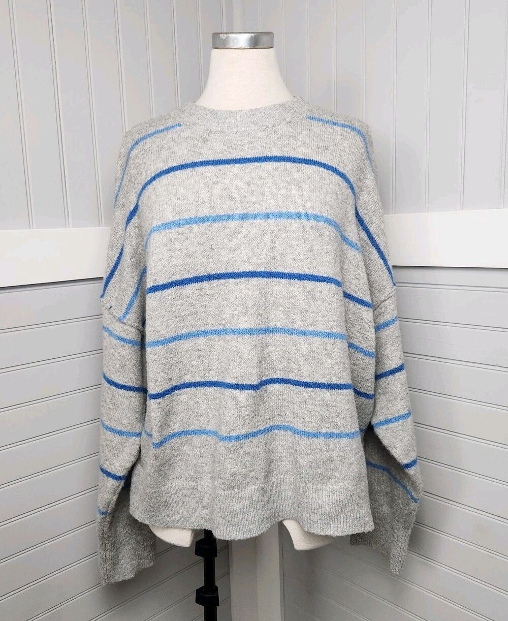 American Eagle Whoa So Soft Crew Neck Sweater Womens L Gray/Blue Drop Shoulder